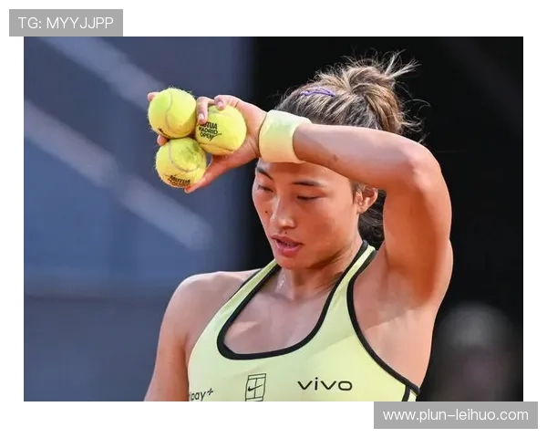 网球界最新动态：顶尖选手赛事表现引发球迷热议