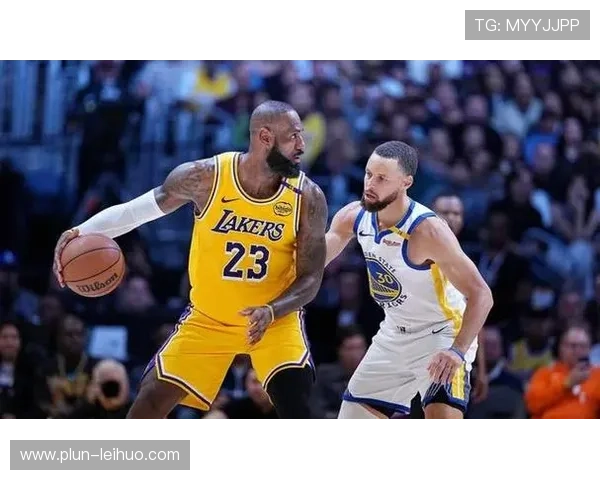 詹姆斯关键时刻带队逆转勇士 湖人重回西部榜首位置